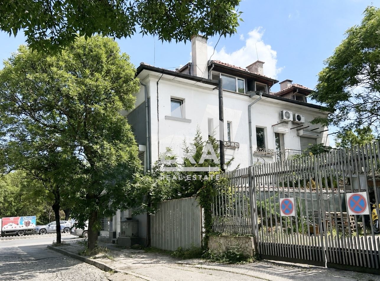 Продава КЪЩА, гр. София, Център