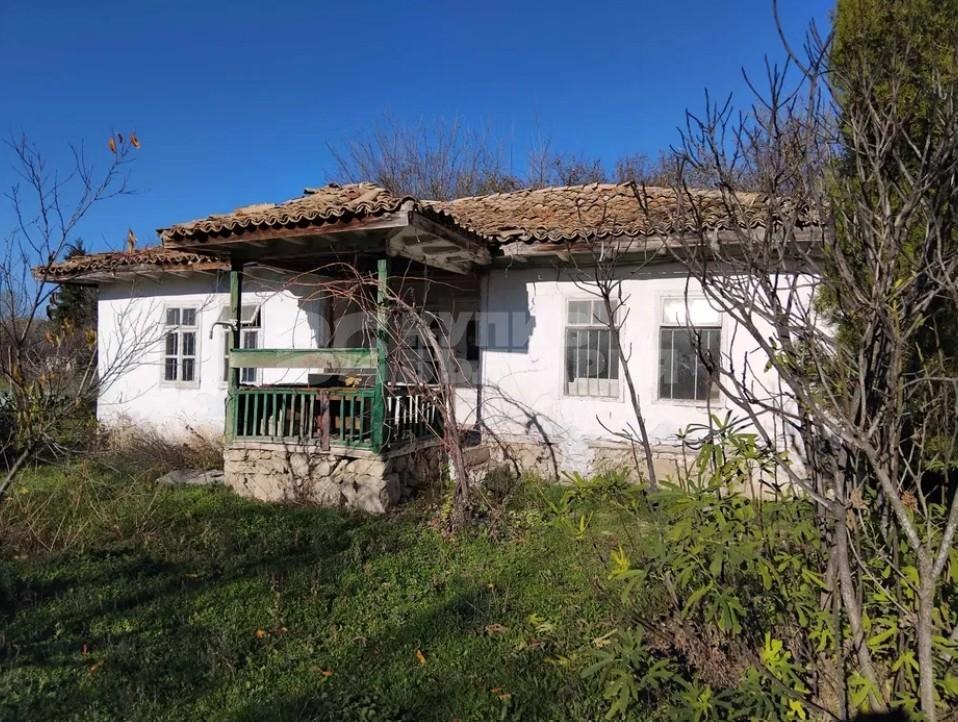 Продава КЪЩА, с. Царевци, област Варна, снимка 2 - Къщи - 54631417