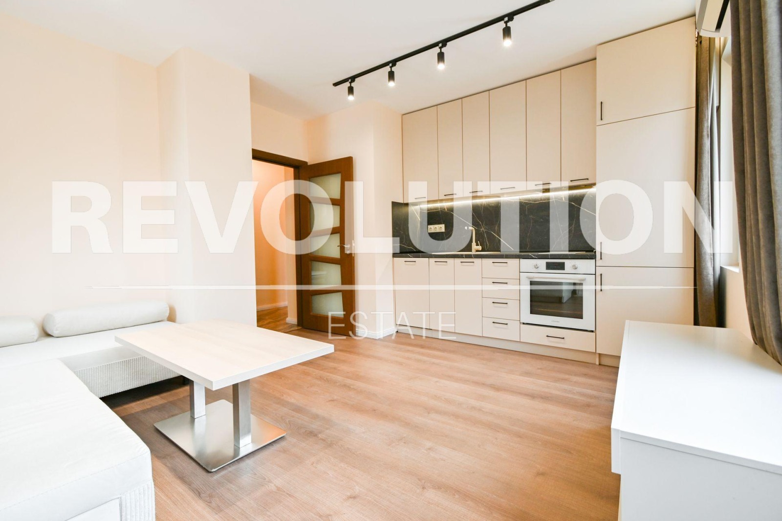 Продава 3-СТАЕН, гр. София, Редута