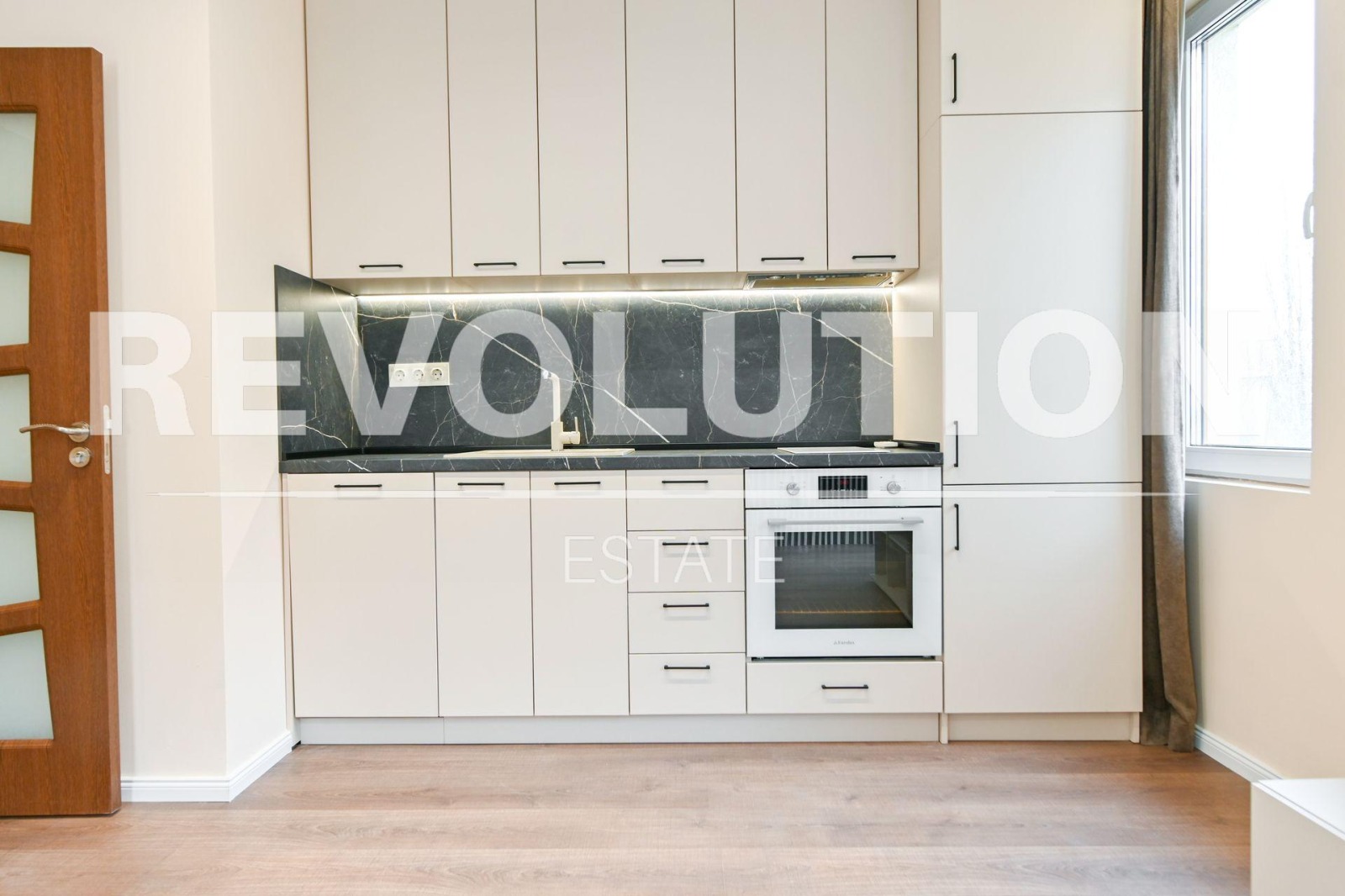 Продава 3-СТАЕН, гр. София, Редута, снимка 2 - Апартаменти - 53997717