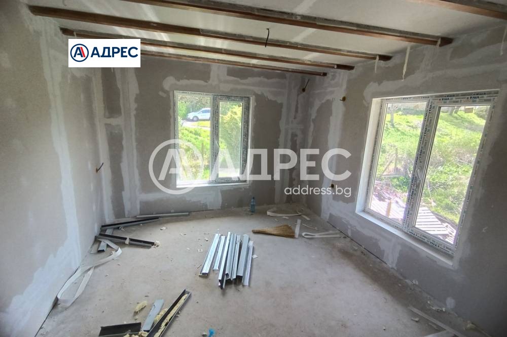 Продава КЪЩА, с. Топчии, област Разград, снимка 2 - Къщи - 54360935