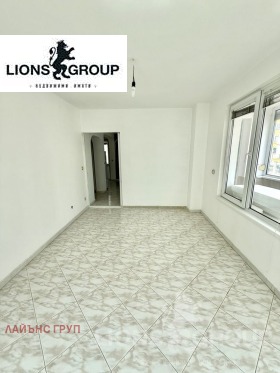3+ Schlafzimmer Zweten kwartal, Warna 6
