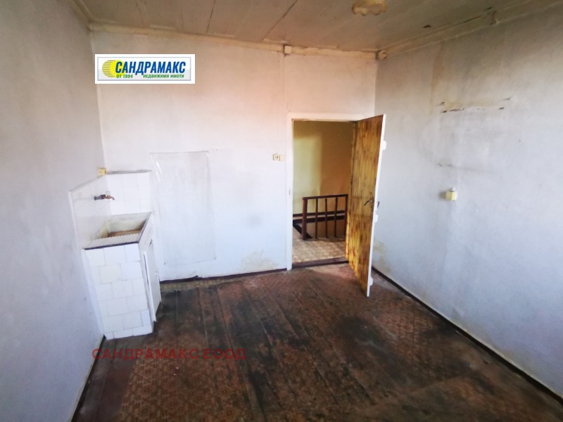 Продава КЪЩА, гр. Велико Търново, Център, снимка 2 - Къщи - 52550574