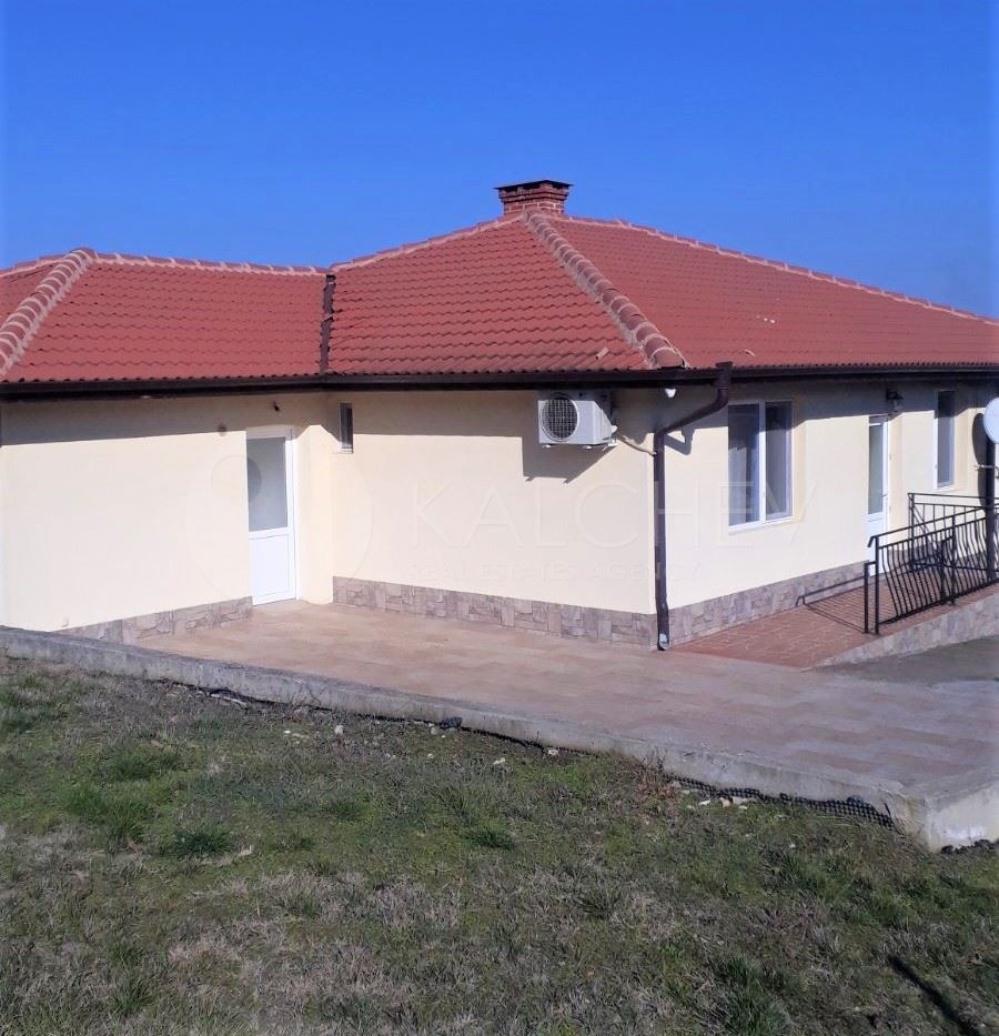 Продава КЪЩА, с. Горен чифлик, област Варна, снимка 13 - Къщи - 53688771