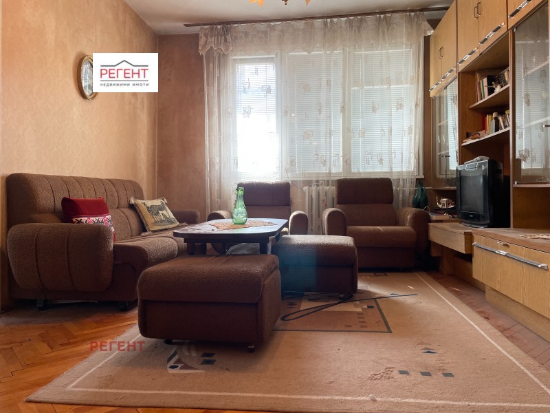 Продается  2 спальни Габрово , Център , 93 кв.м | 96745458