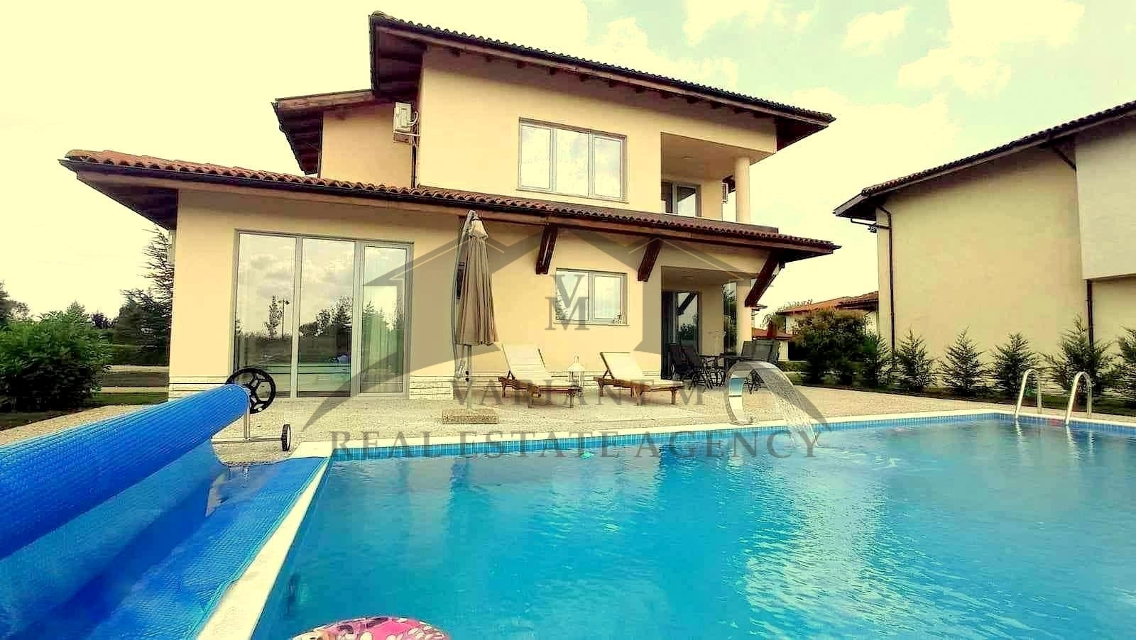 Продава КЪЩА, гр. Балчик, област Добрич