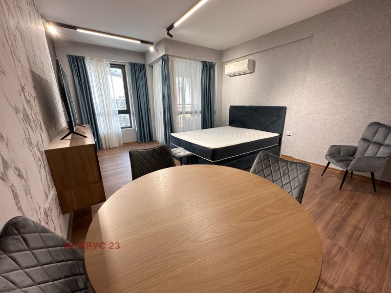 À vendre  Studio Plovdiv , Mladejki Halm , 50 m² | 35944327