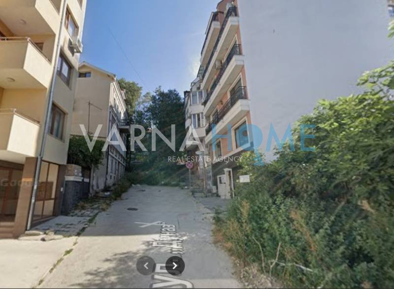 Продава ГАРАЖ, ПАРКОМЯСТО, гр. Варна, Център