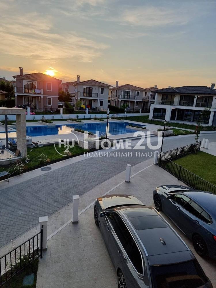 Продава КЪЩА, гр. Бургас, Сарафово, снимка 2 - Къщи - 54603288