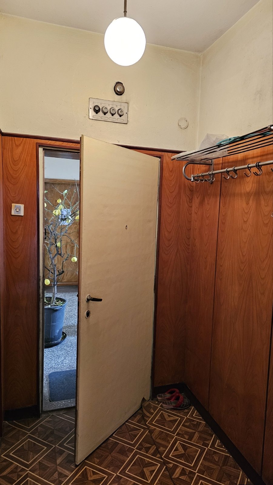 Продава 4-СТАЕН, гр. Велико Търново, Център, снимка 2 - Апартаменти - 56642421
