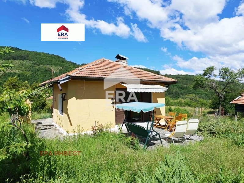 Продава КЪЩА, с. Гюешево, област Кюстендил