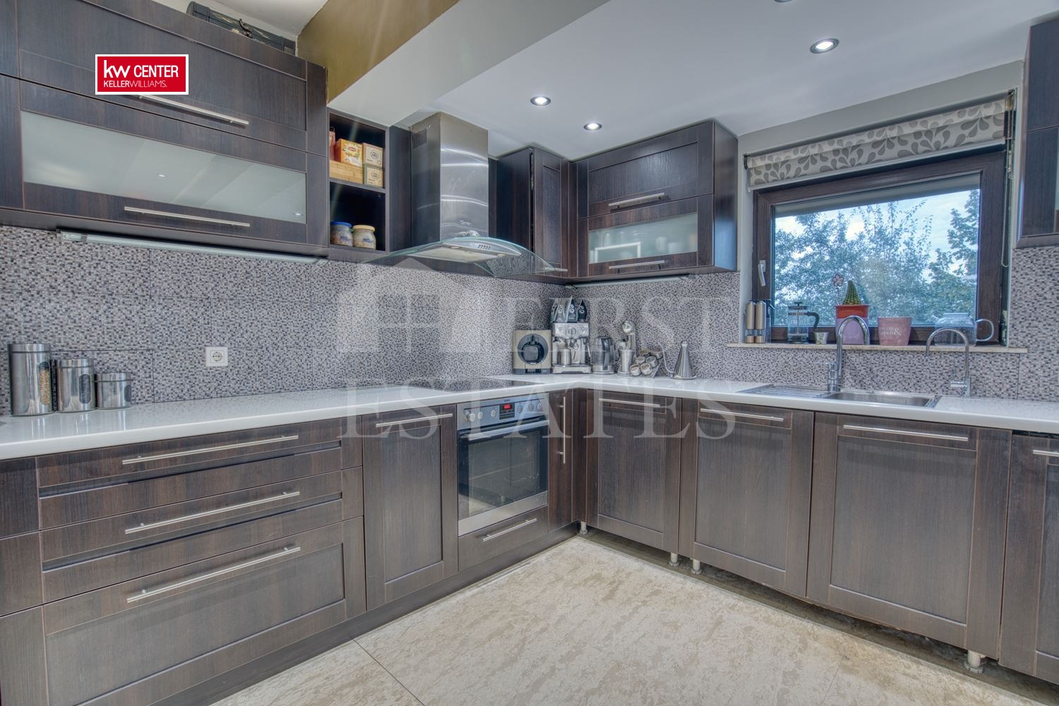 Продава КЪЩА, гр. София, м-т Детски град, снимка 5 - Къщи - 52089391