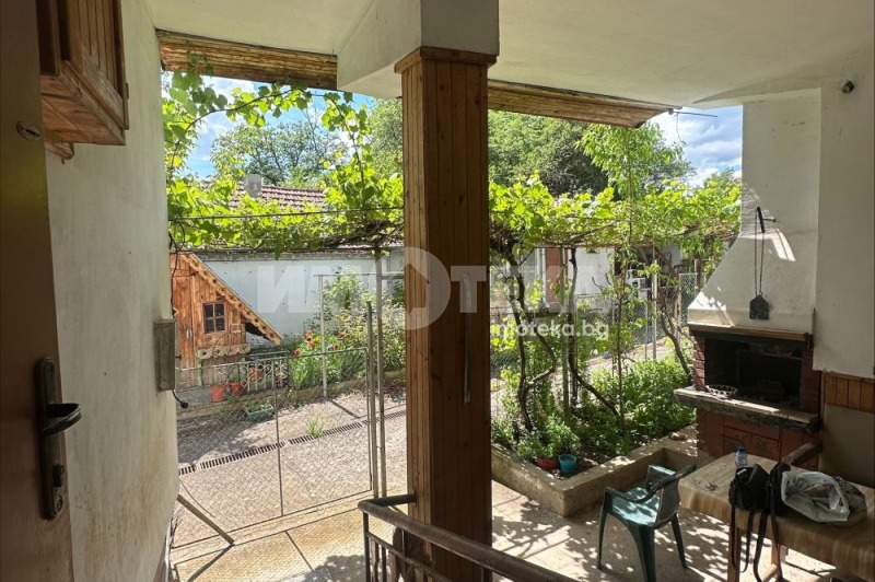 Na sprzedaż  Dom region Pernika , Begunowci , 200 mkw | 11003411 - obraz [2]