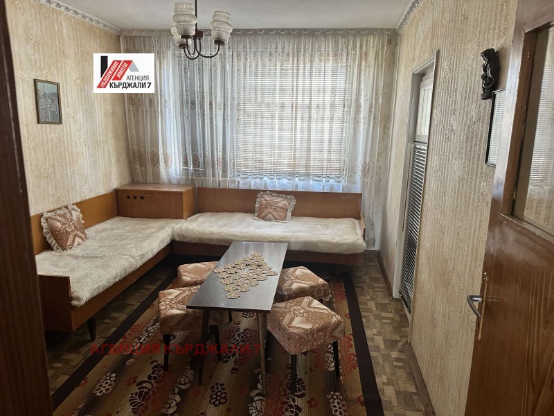 Продава МНОГОСТАЕН, гр. Кърджали, Байкал, снимка 7 - Aпартаменти - 48443093