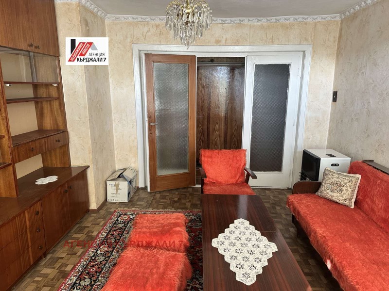 Продава МНОГОСТАЕН, гр. Кърджали, Байкал, снимка 4 - Aпартаменти - 48443093