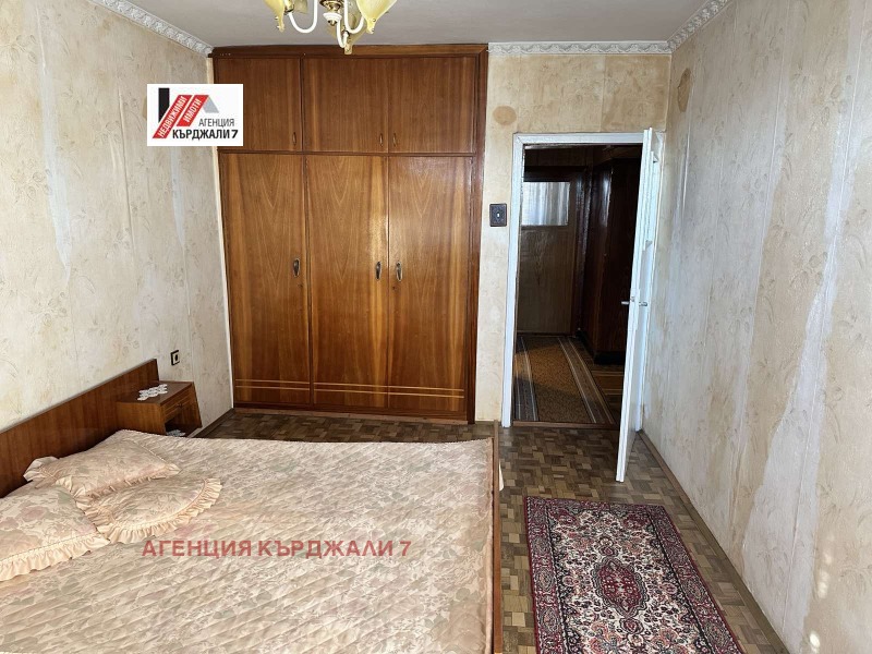 Продава МНОГОСТАЕН, гр. Кърджали, Байкал, снимка 6 - Aпартаменти - 48443093