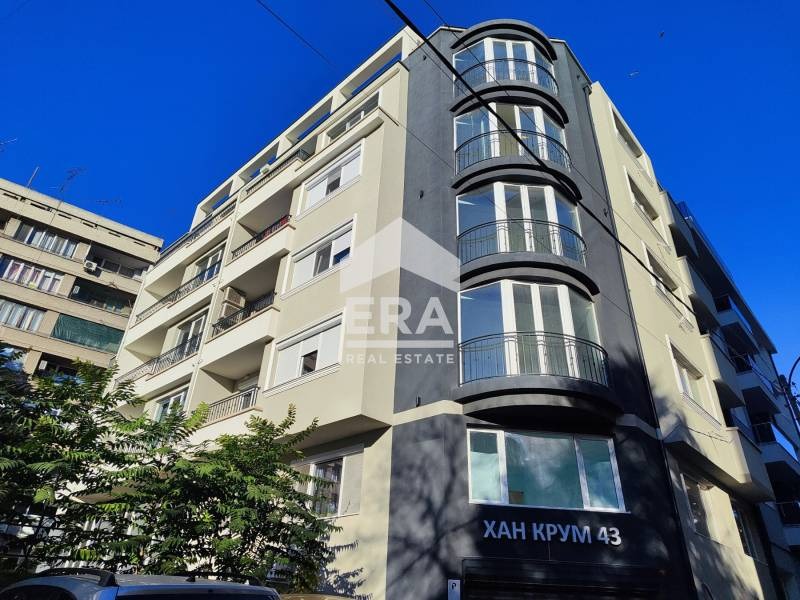 Продава  3-стаен град Ямбол , Център , 104 кв.м | 52045927