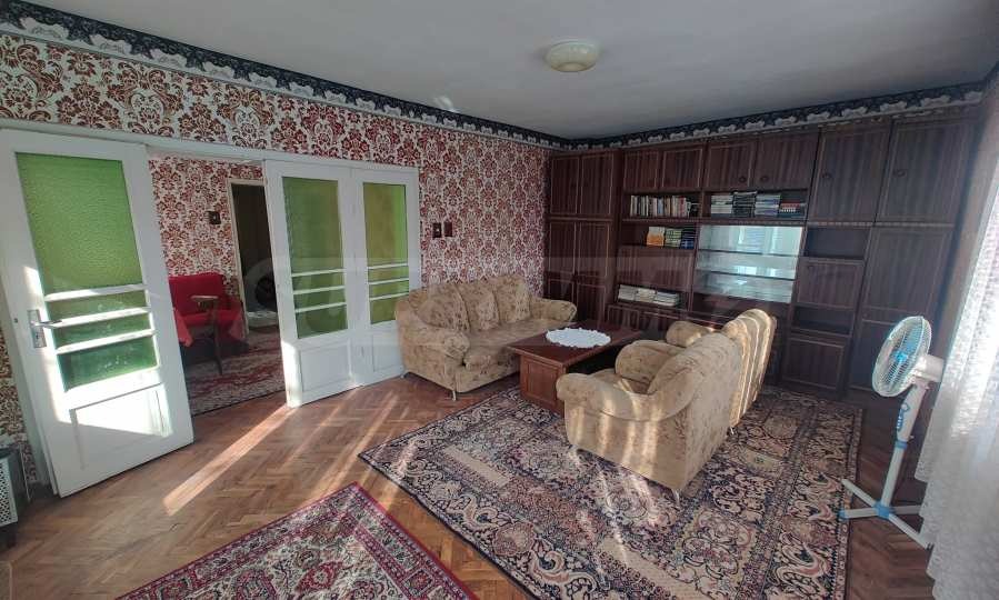 Продава ЕТАЖ ОТ КЪЩА, гр. Белослав, област Варна, снимка 2 - Етаж от къща - 50652599