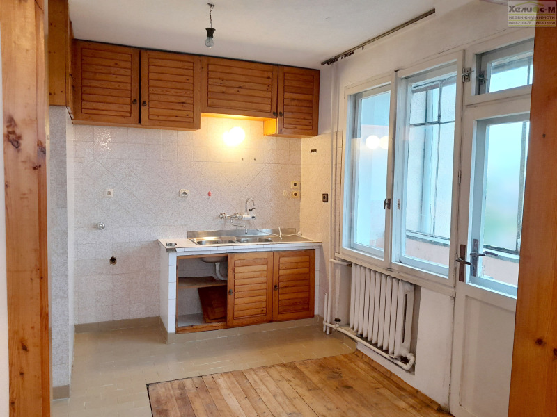 En venta  2 dormitorios Montana , Shirok tsentar , 100 metros cuadrados | 10390096