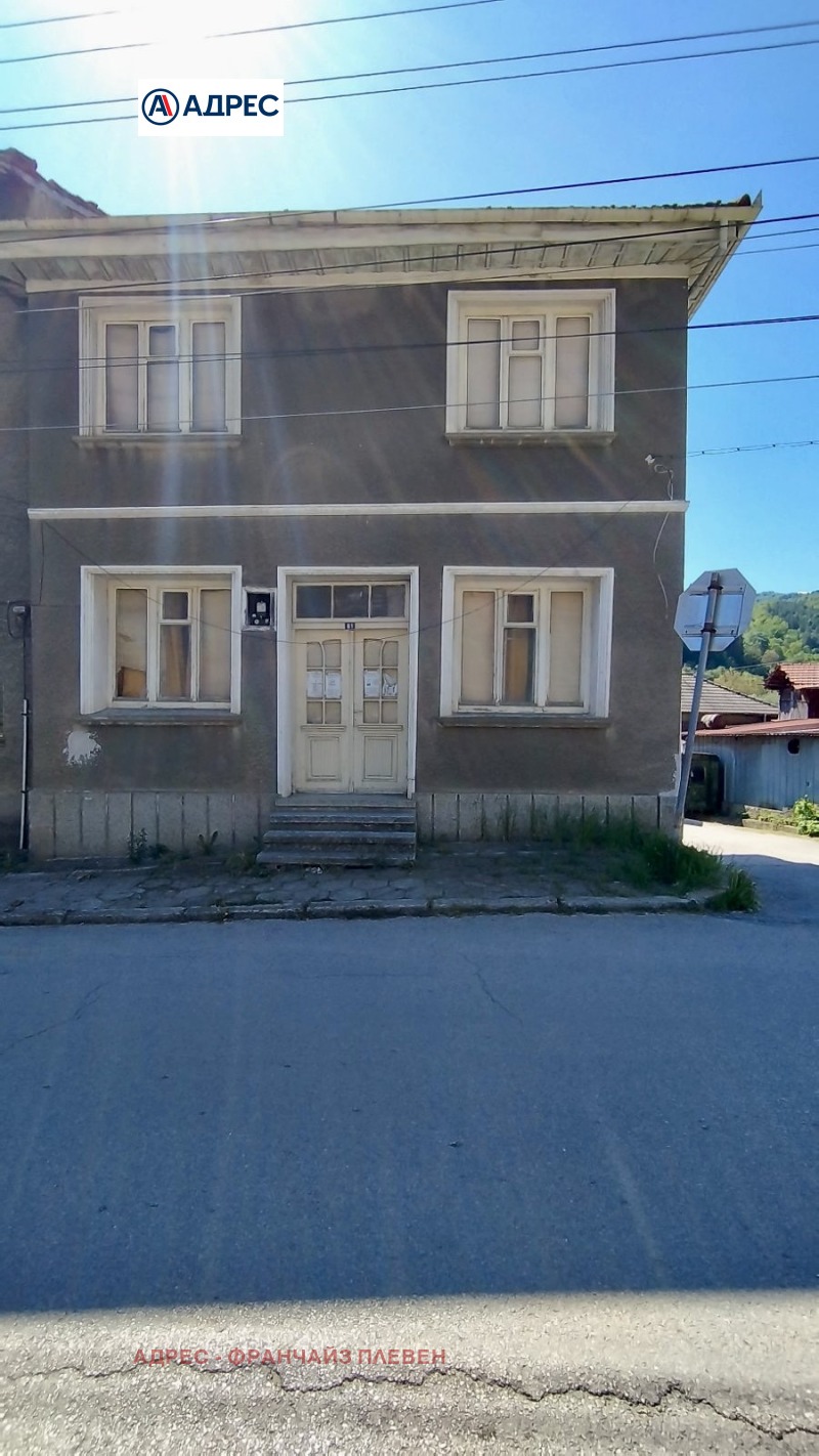 Eladó  Ház régió Lovech , Cserni Osam , 205 négyzetméter | 61726350