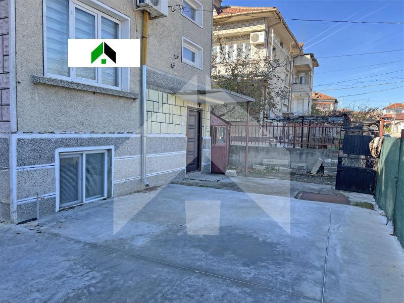 Продава КЪЩА, гр. Нови пазар, област Шумен, снимка 16 - Къщи - 48180023