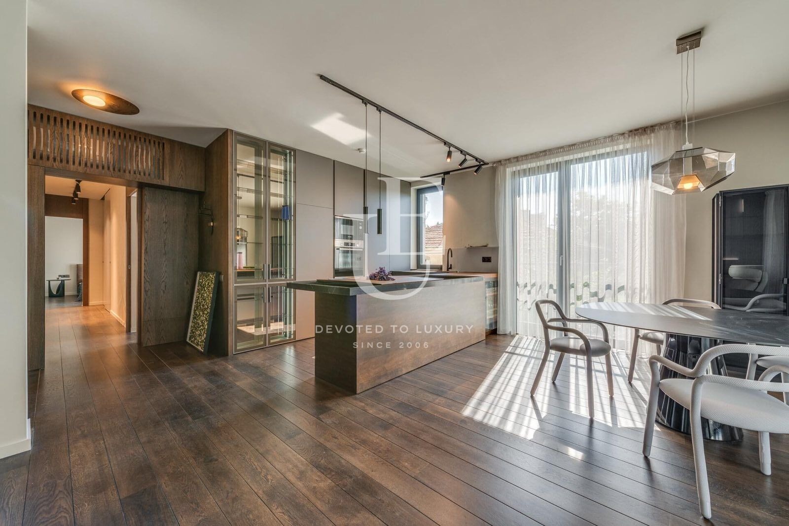 Продава 3-СТАЕН, гр. София, Изгрев, снимка 2 - Апартаменти - 54732054