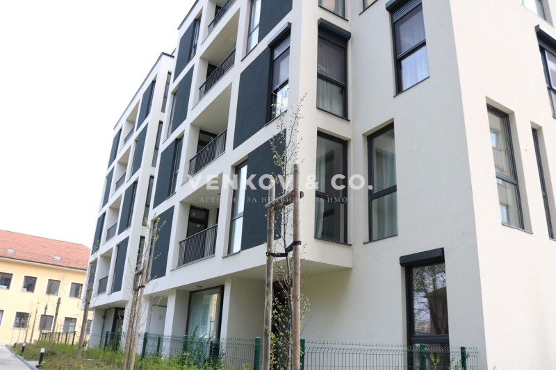 In vendita  2 camere da letto Sofia , Tolstoj , 83 mq | 26957460