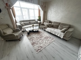 Продава 3-стаен град Разград Център - [1] 