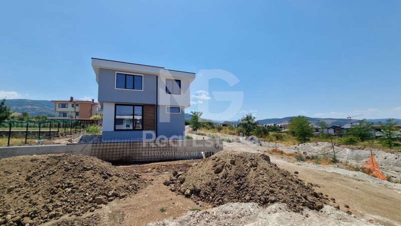 Продава КЪЩА в област Пловдив, с. Марково - 140 кв.м / 295 000 € » 576 969.85 лв., МГРУП23