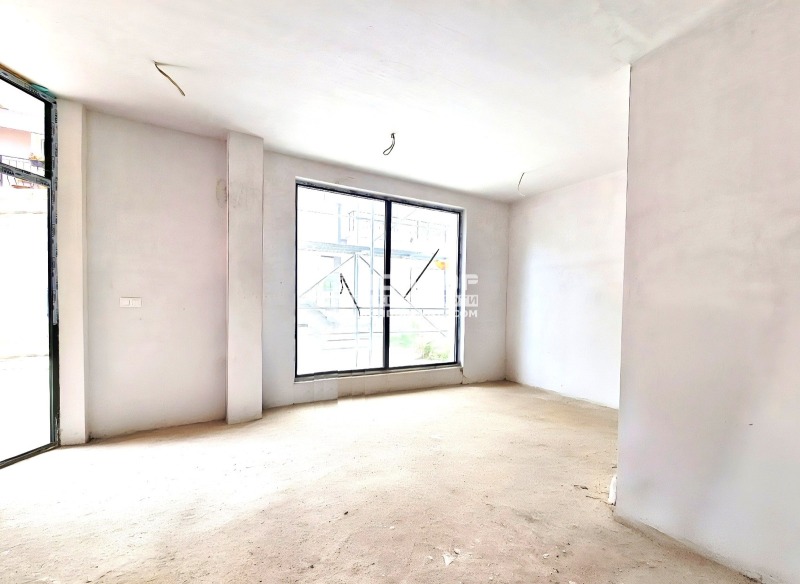 Продава МАГАЗИН, град Пловдив, Въстанически • 110500 € / 216119.21 лв. • 94596666 1