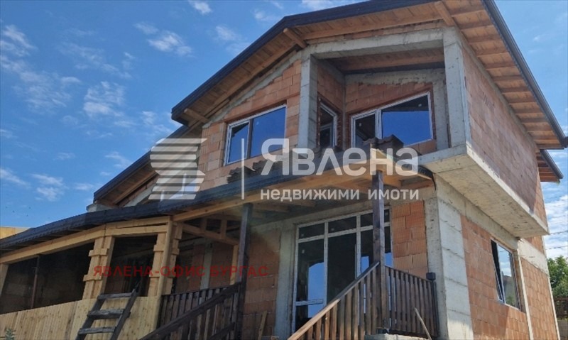 Продава КЪЩА, област Бургас, с. Черни връх • 268000 € / 524162.44 лв. • 85469811 1