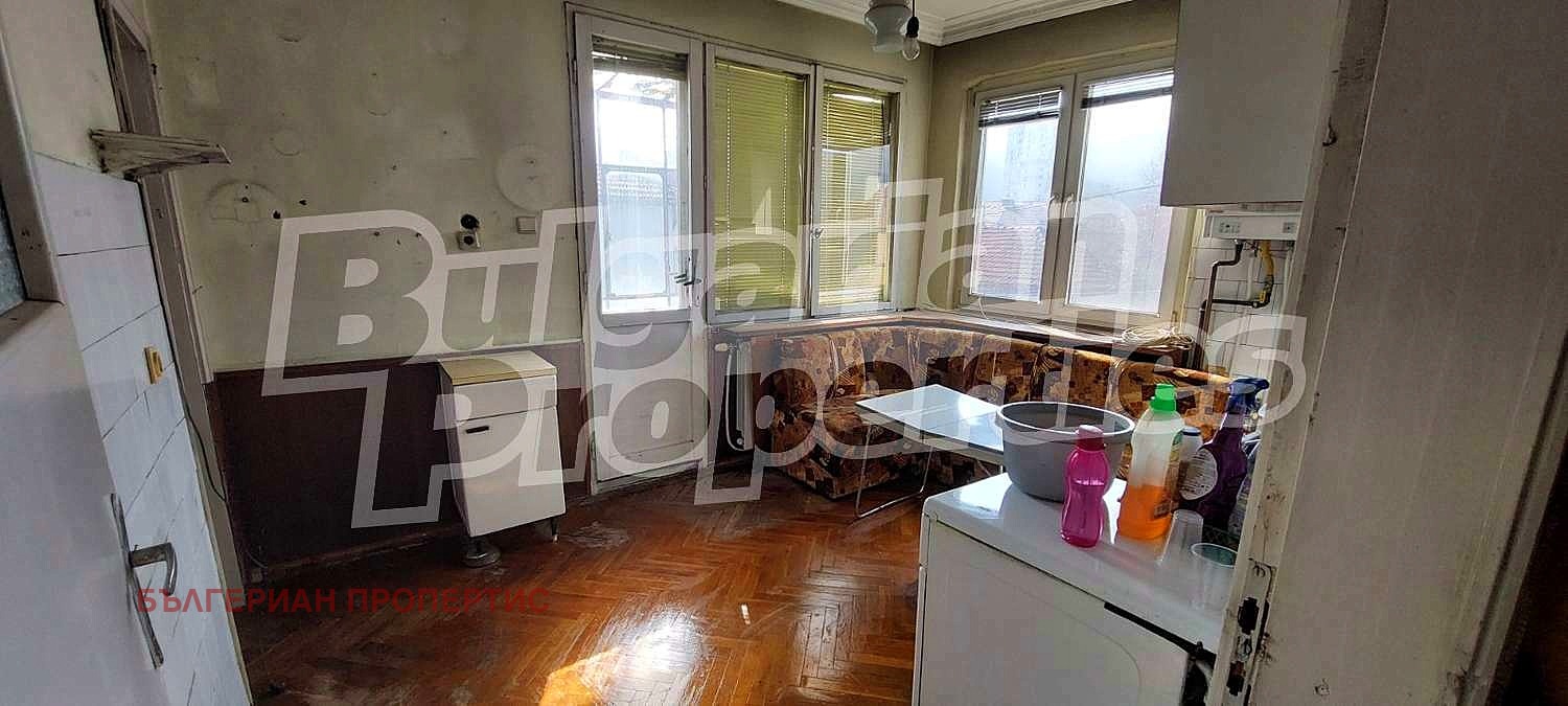 Продава ЕТАЖ ОТ КЪЩА, гр. Кюстендил, Бузлуджа, снимка 2 - Етаж от къща - 51373674