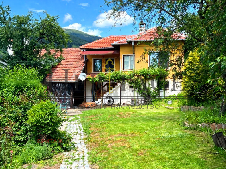 Продава КЪЩА, област София, с. Горна Малина • 154999 € / 303151.69 лв. • 62189678 1