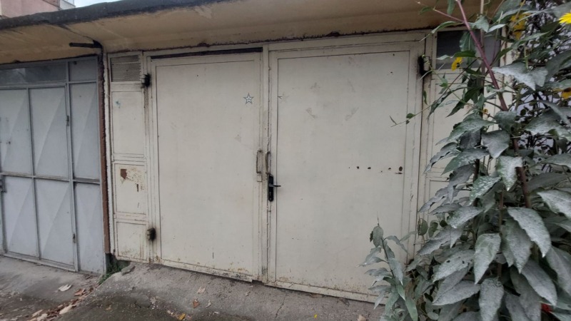 Продава ГАРАЖ, ПАРКОМЯСТО, гр. Велико Търново, Център, снимка 3 - Гаражи и паркоместа - 52799063