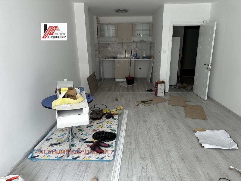 Продава  2-стаен град Кърджали , Център , 81 кв.м | 60521383