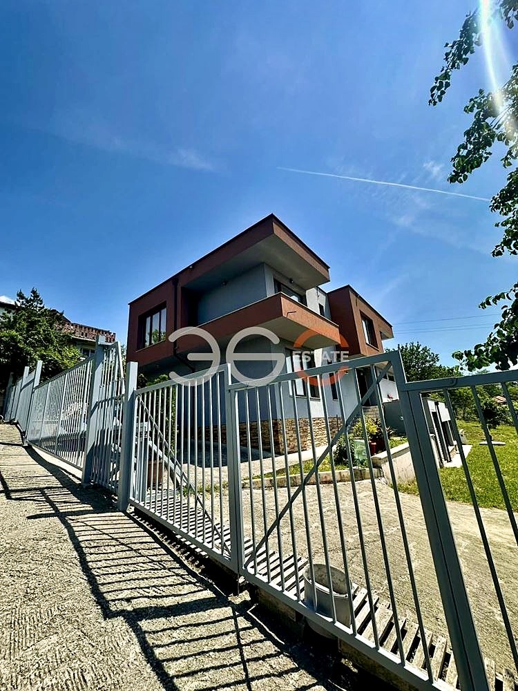 Продава КЪЩА, гр. Варна, м-т Планова
