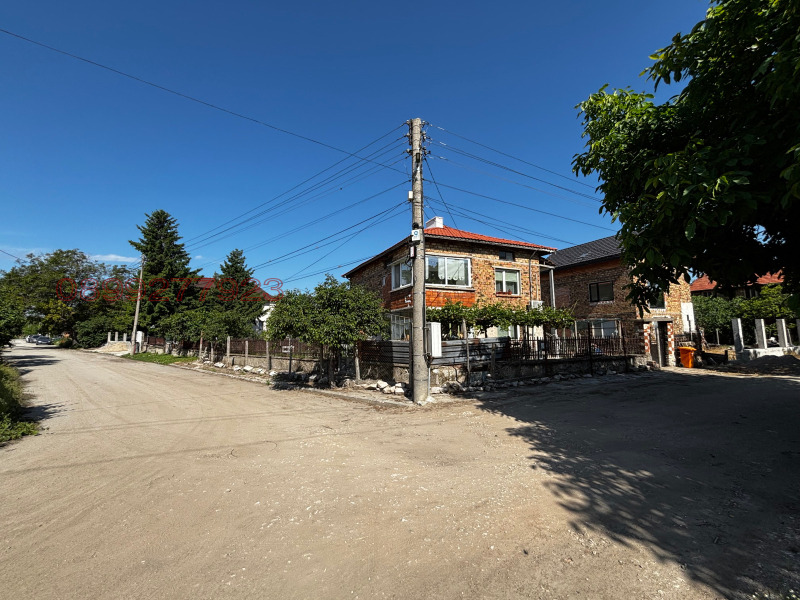 Продава  Къща, област Пловдив, с. Златитрап •  157 000 EUR • ID 19267987 — holmes.bg - [1] 