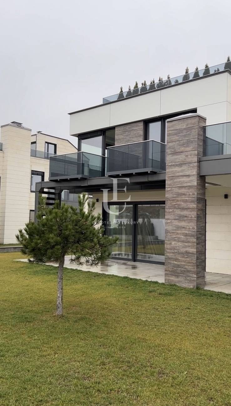 In vendita  Casa Sofia , Dragalevtsi , 430 mq | 34747571