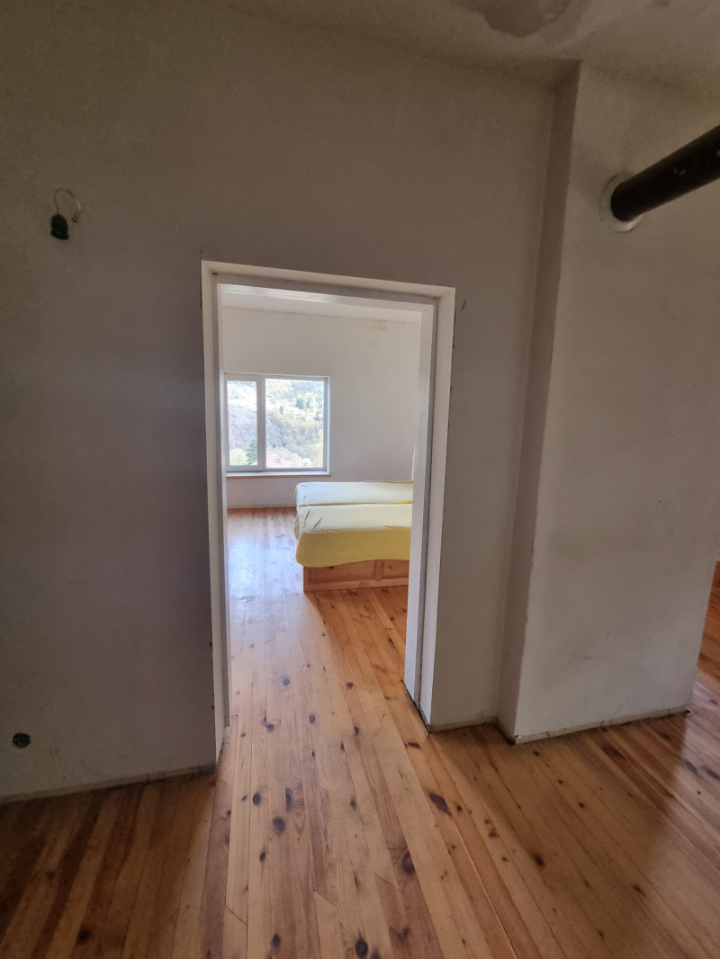 Продава КЪЩА, с. Томпсън, област София област, снимка 13 - Къщи - 52306181