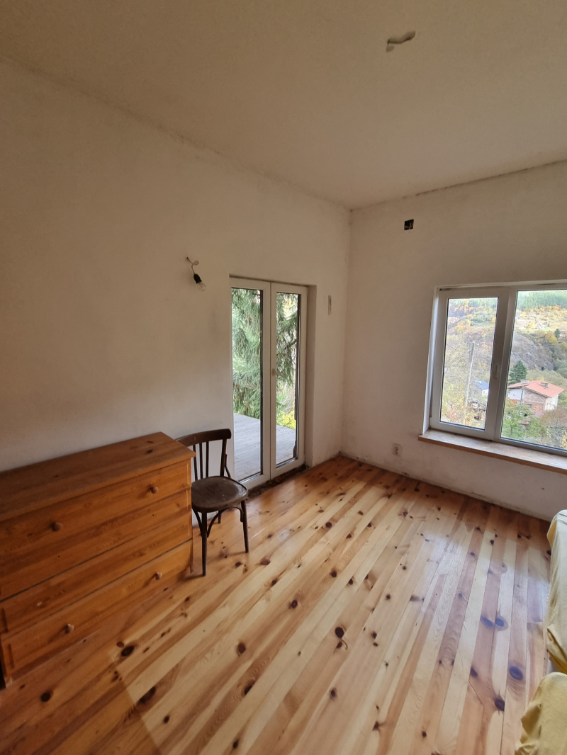 Продава КЪЩА, с. Томпсън, област София област, снимка 10 - Къщи - 52306181