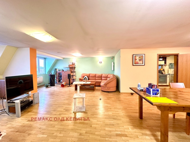 Продава МНОГОСТАЕН в град Велико Търново, Център - 254 кв.м / 383 550 € » 750 158.60 лв., РЕМАКС ОЛД КЕПИТЪЛ