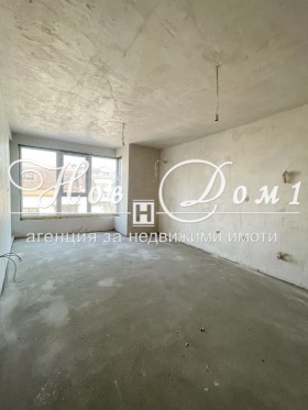 1 quarto Trakiia, Plovdiv