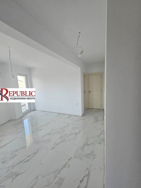 1 yatak odası Pogrebi, Varna 3