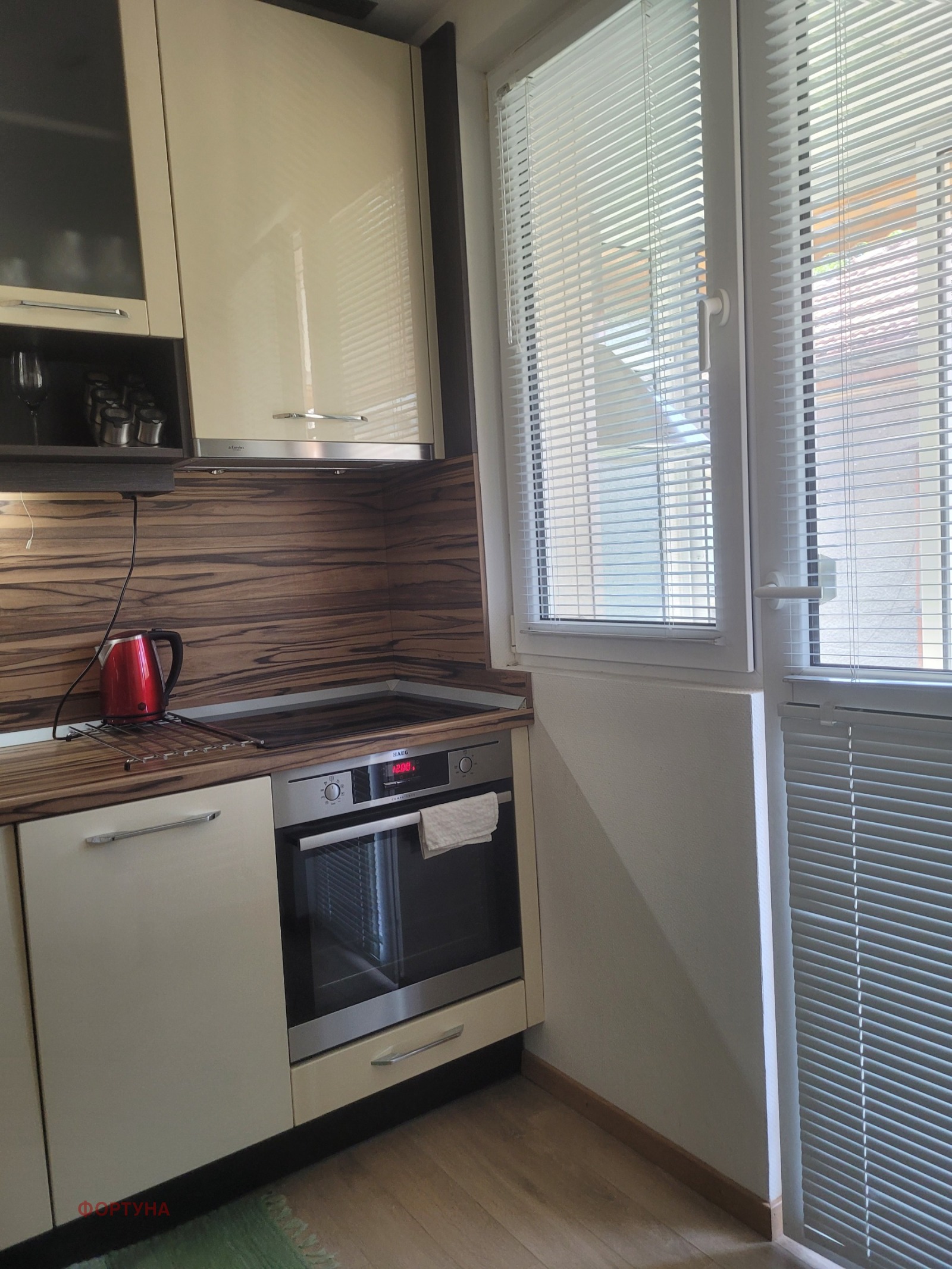 Продава ЕТАЖ ОТ КЪЩА, гр. Русе, Родина 1, снимка 2 - Етаж от къща - 52600685