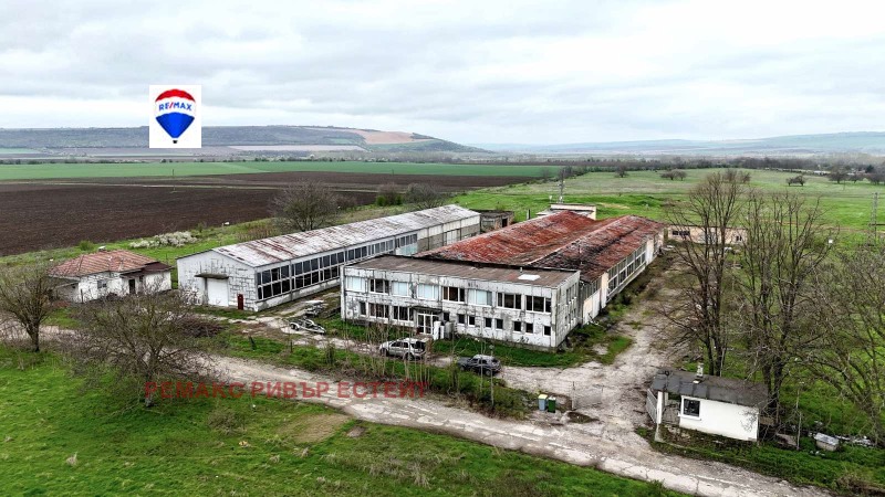 Продава ПРОМ. ПОМЕЩЕНИЕ в област Русе, с. Новград - 3520 кв.м / 1 408 000 € » 2 753 808.64 лв., РЕМАКС РИВЪР ЕСТЕЙТ