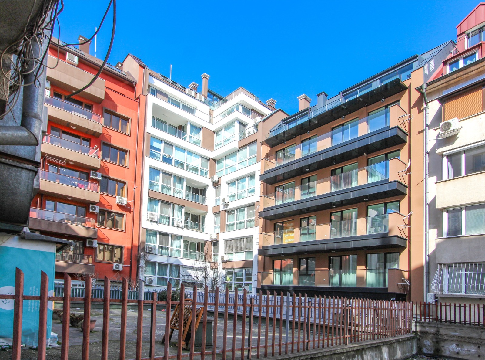 Продава ГАРАЖ, ПАРКОМЯСТО, гр. София, Оборище, снимка 5 - Гаражи и паркоместа - 54765897