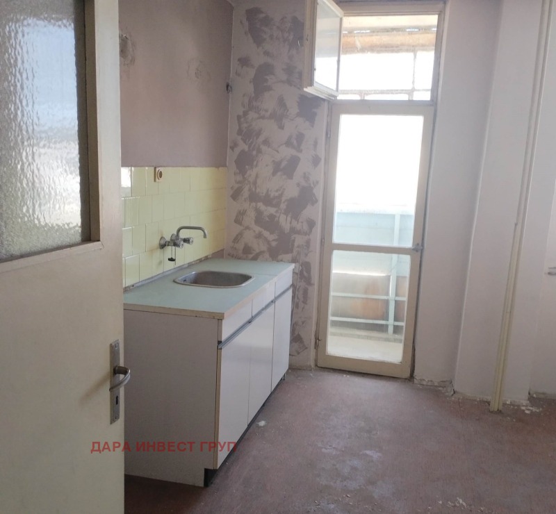 Продава 4-СТАЕН в град Шумен, Математическа гимназия - 101 кв.м / 145 000 € » 283 595.35 лв., ДАРА ИНВЕСТ ГРУП