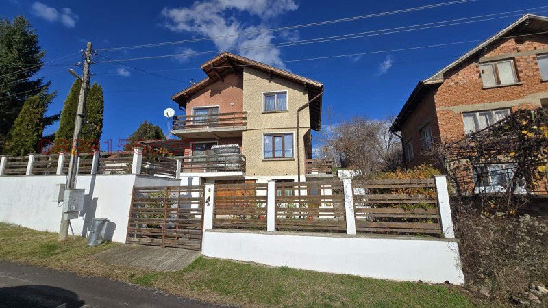 Продава КЪЩА, с. Хераково, област София област