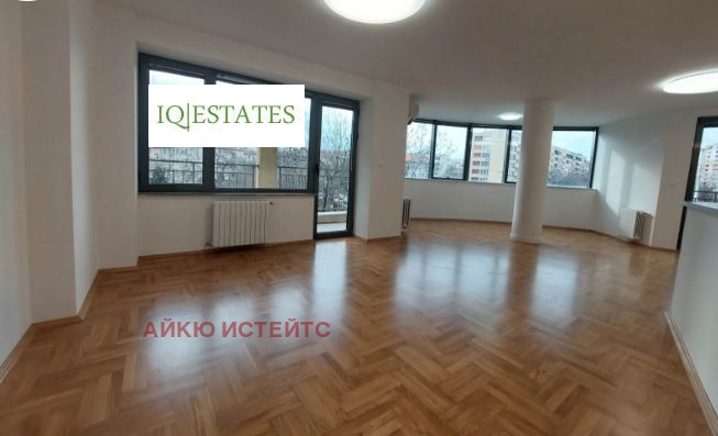 In vendita  3 camere da letto Sofia , Strelbishte , 190 mq | 66867820