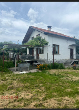 Huis Potsarnentsi, regio Pernik 4